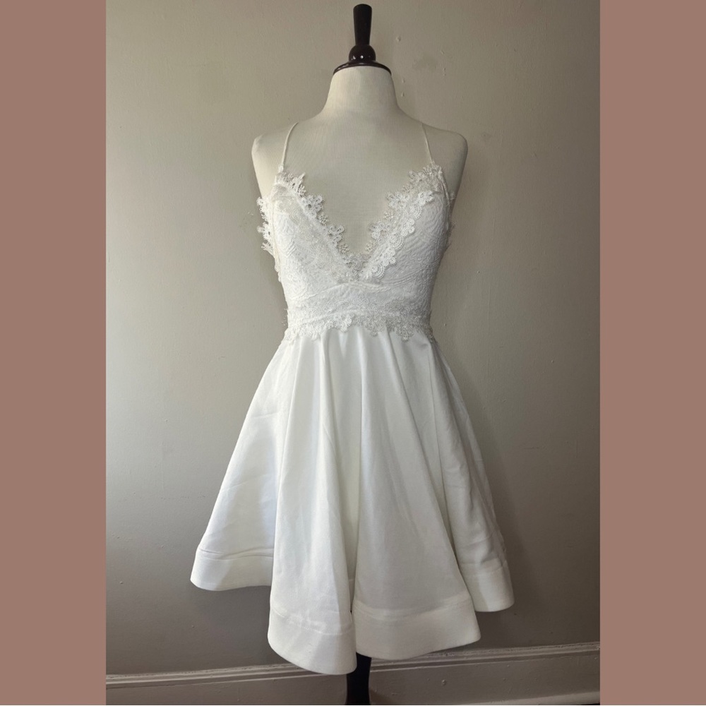 SOLD ‼️ White Lace Dress